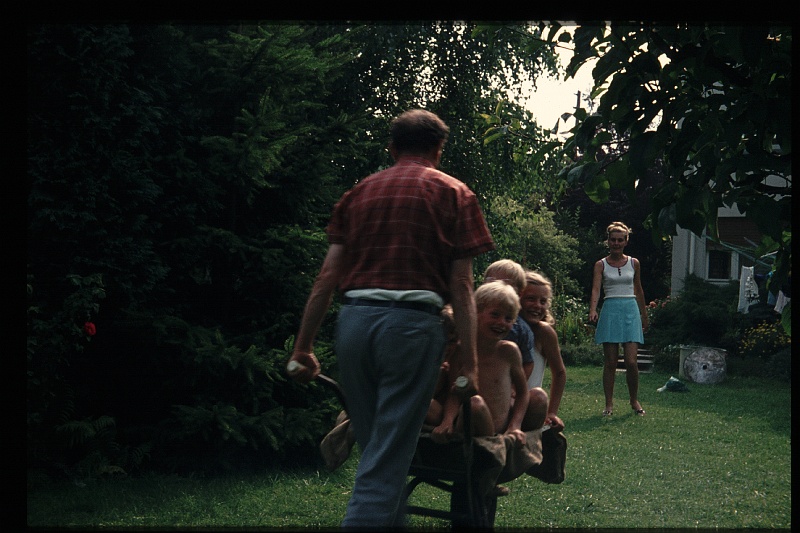 16.Gronau jul 1972 Ernst,Traude,Brigitte,Peter,Jurgen.JPG